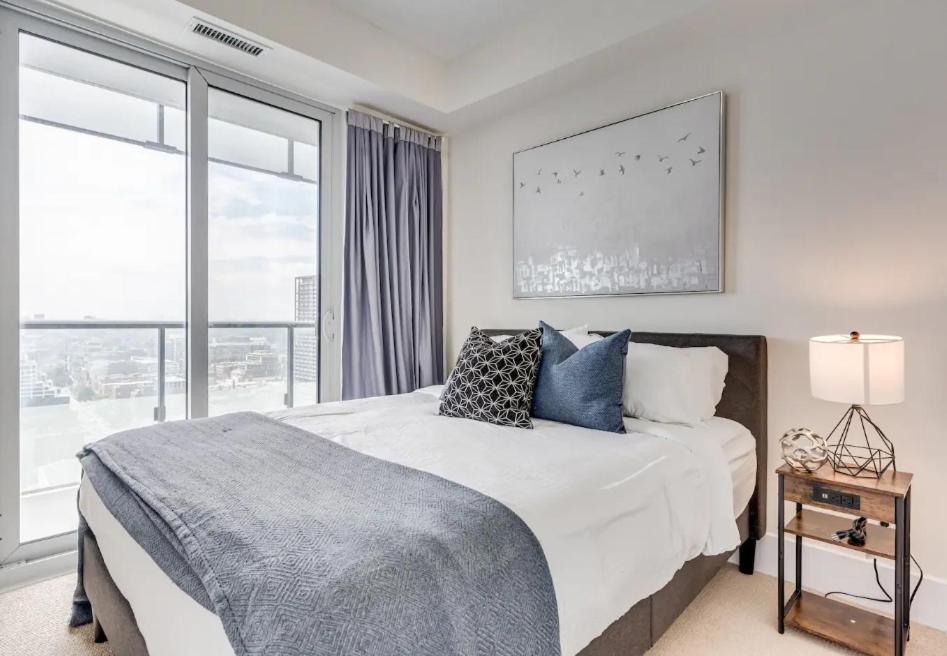 Skyline Suites - Walk To Mtcc, Acc, Rogers Centre & Entertainment District Торонто Екстер'єр фото