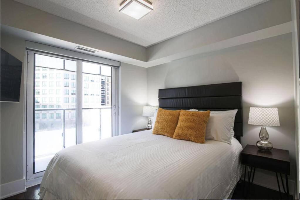 Skyline Suites - Walk To Mtcc, Acc, Rogers Centre & Entertainment District Торонто Екстер'єр фото