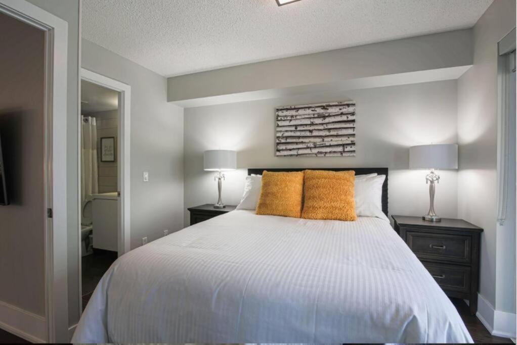 Skyline Suites - Walk To Mtcc, Acc, Rogers Centre & Entertainment District Торонто Екстер'єр фото