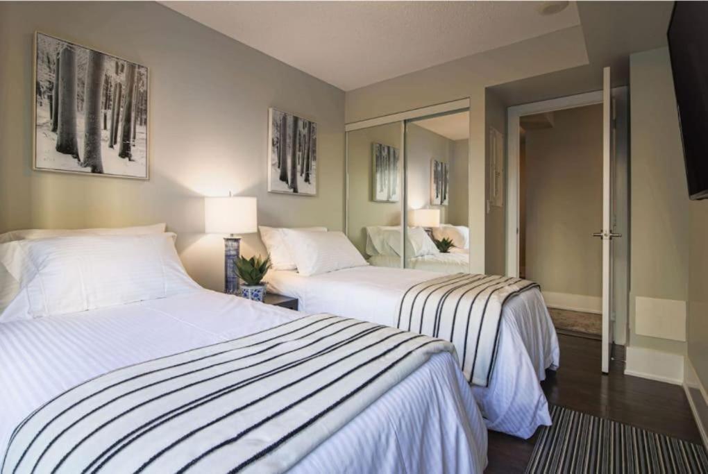 Skyline Suites - Walk To Mtcc, Acc, Rogers Centre & Entertainment District Торонто Екстер'єр фото
