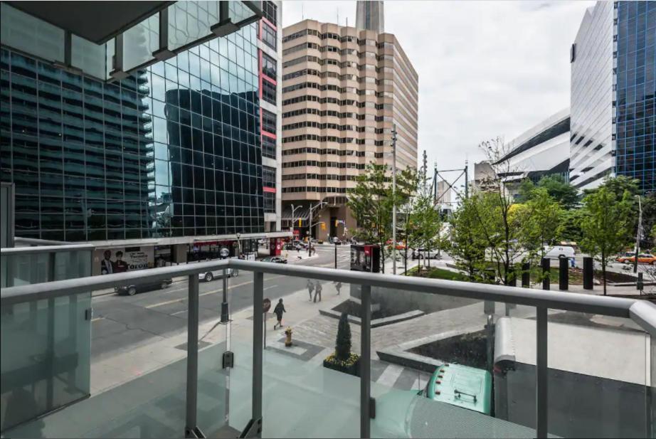 Skyline Suites - Walk To Mtcc, Acc, Rogers Centre & Entertainment District Торонто Екстер'єр фото