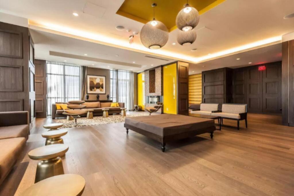 Skyline Suites - Walk To Mtcc, Acc, Rogers Centre & Entertainment District Торонто Екстер'єр фото