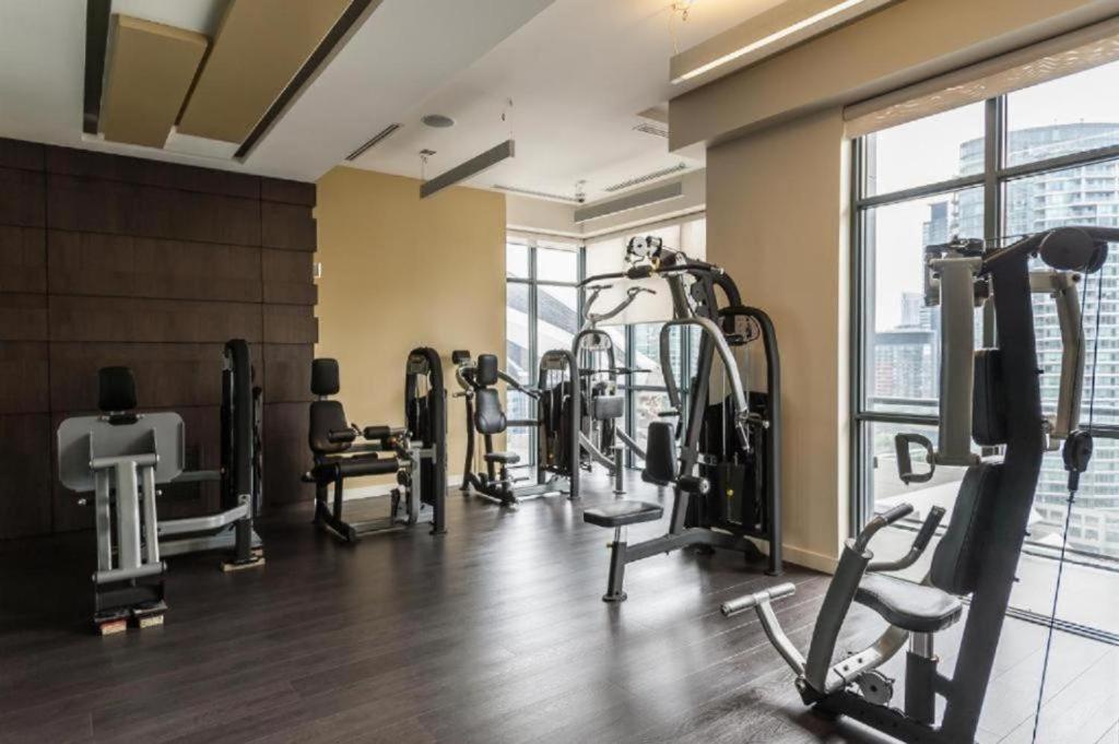 Skyline Suites - Walk To Mtcc, Acc, Rogers Centre & Entertainment District Торонто Екстер'єр фото
