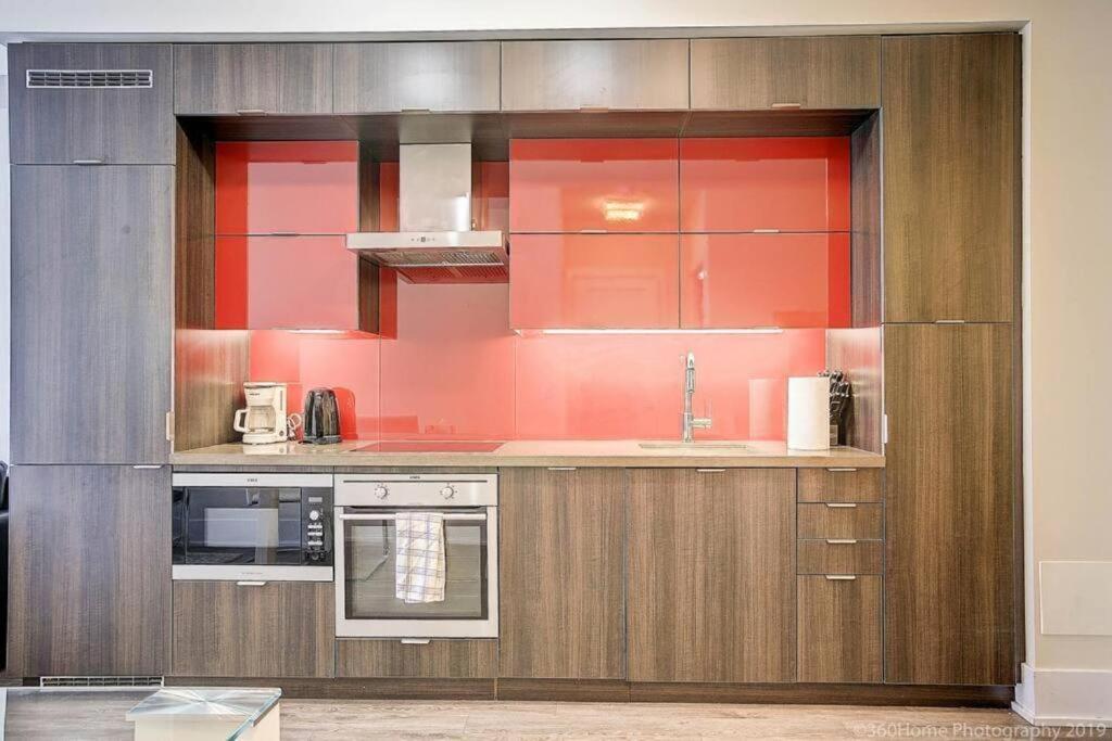 Skyline Suites - Walk To Mtcc, Acc, Rogers Centre & Entertainment District Торонто Екстер'єр фото