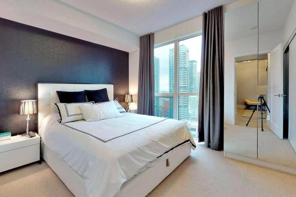 Skyline Suites - Walk To Mtcc, Acc, Rogers Centre & Entertainment District Торонто Екстер'єр фото